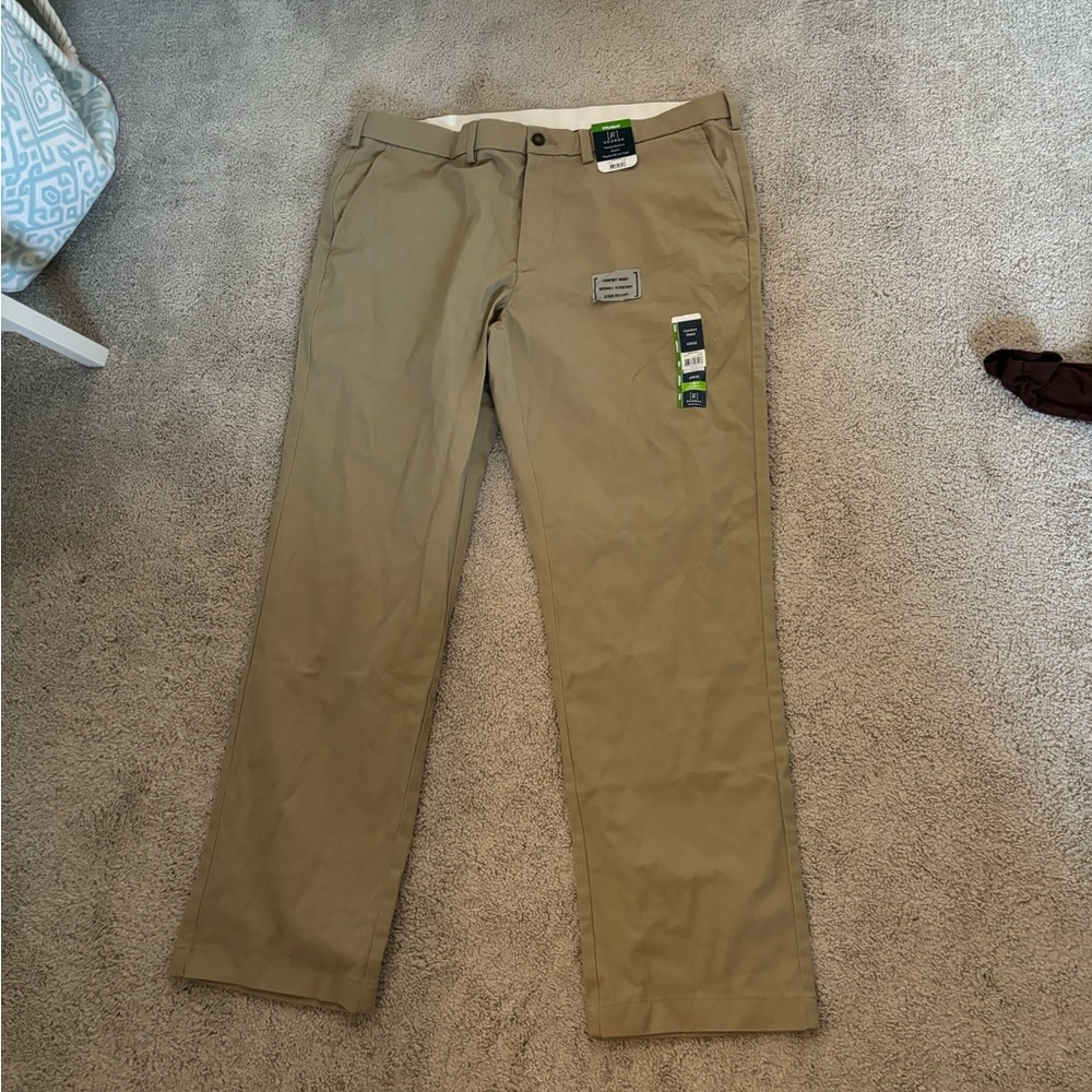 new men’s khakis with tag